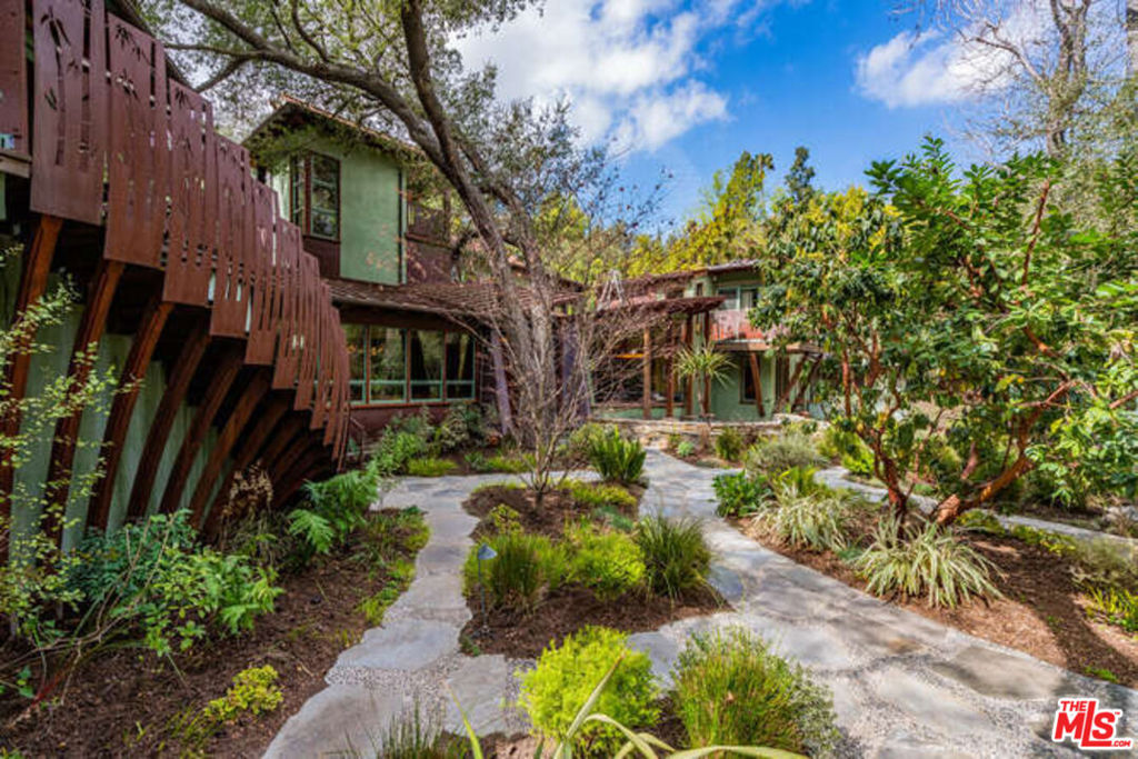 3851 Kingswood Road, Sherman Oaks, CA 91403