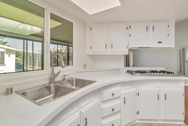 8 Coral Way, Half Moon Bay CA: https://media.crmls.org/mediaz/eecadef3-7081-4a8e-979d-b9eb7e999100.jpg