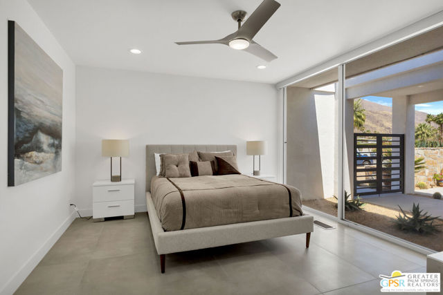 2566 S Calle Palo Fierro, Palm Springs CA: https://media.crmls.org/mediaz/eecb0c16-56a3-45f0-8a00-77d3a6deffca.jpg
