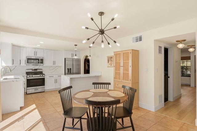 Detail Gallery Image 3 of 32 For 1651 S Juniper St #206,  Escondido,  CA 92025 - 3 Beds | 2/1 Baths