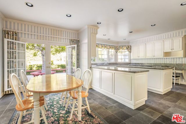 3734 Longridge Avenue, Sherman Oaks CA: https://media.crmls.org/mediaz/eecc126b-55f4-48a1-9639-41276fa23220.jpg