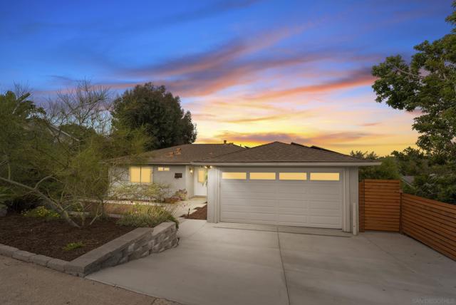 310 Bluff Wy, Oceanside CA: https://media.crmls.org/mediaz/eecc7195-0a2d-48ad-8e46-c66b3c27c363.jpg