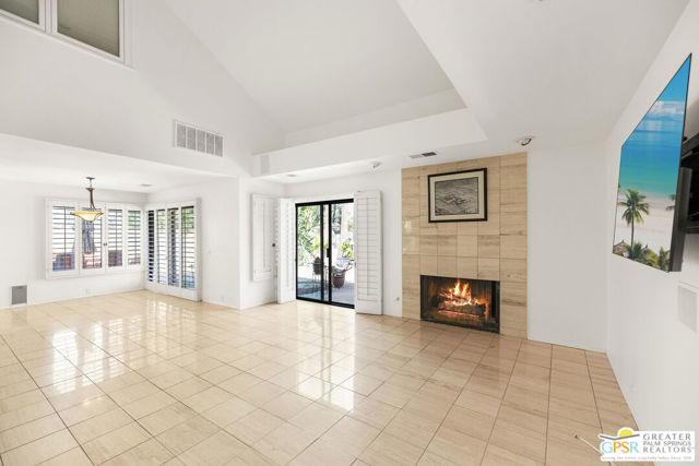 2910 Cervantes Court, Palm Springs CA: https://media.crmls.org/mediaz/eeccac4e-0a09-40fd-84bd-205bc8c574c3.jpg