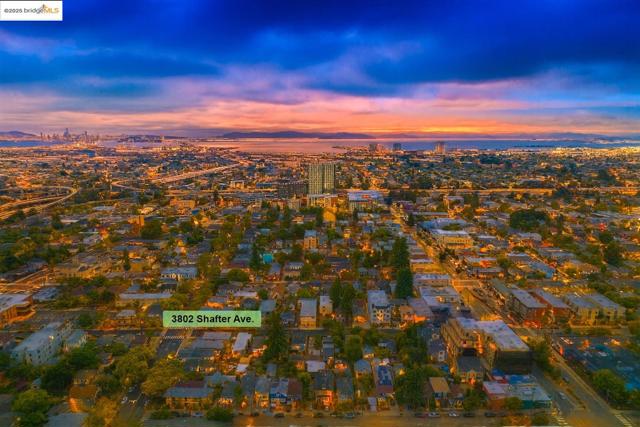 3802 Shafter Ave, Oakland CA: https://media.crmls.org/mediaz/eeccb929-d992-42a6-b4ed-984bbaa8e497.jpg