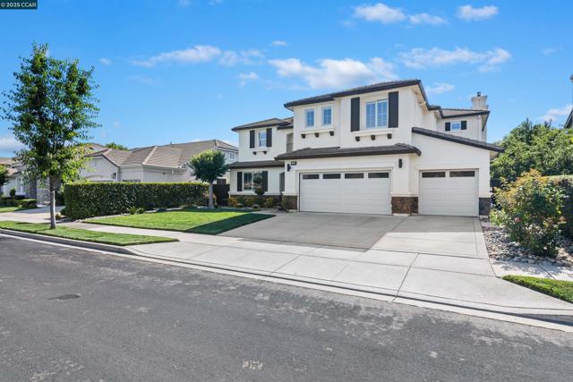 1840 Tanglewood Ln, Brentwood CA: https://media.crmls.org/mediaz/eeccdd22-62ad-446e-bac1-bc60d6a2f483.jpg