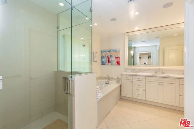 400 S Hudson Avenue, Los Angeles CA: https://media.crmls.org/mediaz/eecce371-5c41-49c8-8bed-4277110b986b.jpg