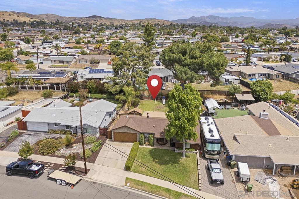 https://media.crmls.org/mediaz/eece33b5-2d27-4703-8e27-412bef6aa8aa.jpg?preset=X-Large