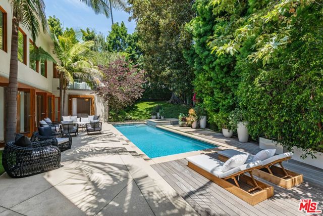 1188 Brooklawn Drive, Los Angeles CA: https://media.crmls.org/mediaz/eecebc4a-015d-48e8-b034-661422143303.jpg