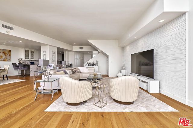 4337 Marina City Drive, Marina del Rey CA: https://media.crmls.org/mediaz/eeced4a2-22bf-4c50-a23b-674d88dfcc68.jpg