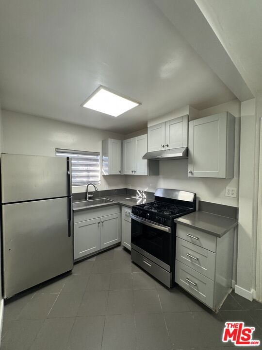 1726 W 37th Place, Los Angeles CA: https://media.crmls.org/mediaz/eecf1bef-b9a7-499e-ac5d-79a273a2b153.jpg
