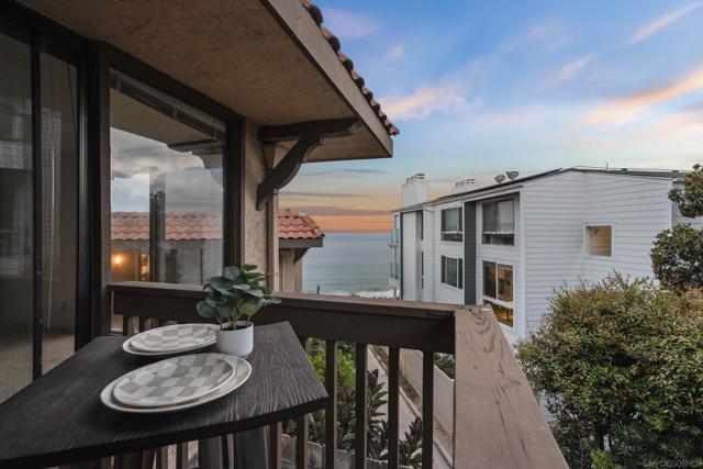 190 Del Mar Shores Ter, Solana Beach, California 92075, 2 Bedrooms Bedrooms, ,2 BathroomsBathrooms,Condominium,For Sale,Del Mar Shores Ter,250035827SD
