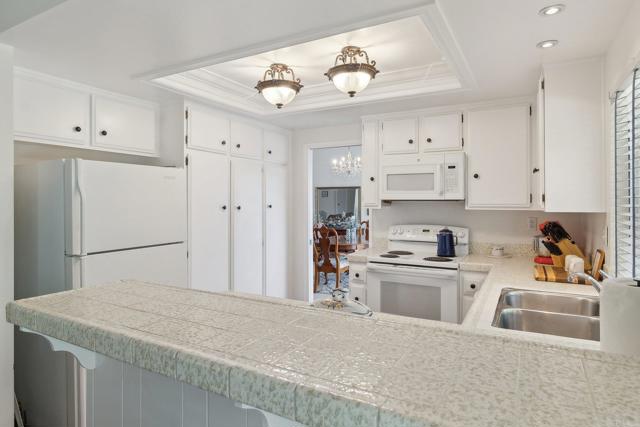 946 Carriage Drive, San Marcos CA: https://media.crmls.org/mediaz/eed030e2-4d5e-4c1f-bb91-0a03f40ebcdf.jpg