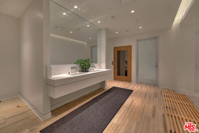 9255 Doheny Road, West Hollywood CA: https://media.crmls.org/mediaz/eed07254-32dc-4199-8e03-86588350df43.jpg