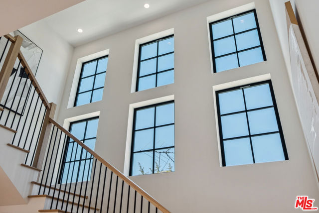 4949 Sancola Avenue, Toluca Lake CA: https://media.crmls.org/mediaz/eed07363-74bf-4816-be2a-f97e7c225366.jpg