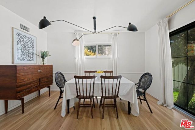 6827 Bianca Avenue, Lake Balboa CA: https://media.crmls.org/mediaz/eed09c86-14dc-4224-8351-92cdc7808d74.jpg