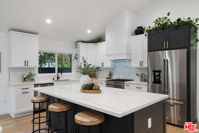3326 La Clede Avenue, Los Angeles CA: https://media.crmls.org/mediaz/eed0c6a9-f69f-4e77-aaad-0f4752786ad1.jpg