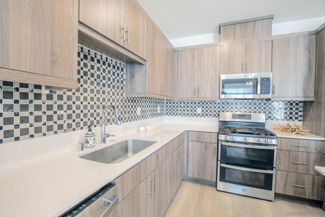 340 SWEET PLACE, Fallbrook CA: https://media.crmls.org/mediaz/eed0fc47-bbba-4294-8d66-2cd0d1ef171a.jpg