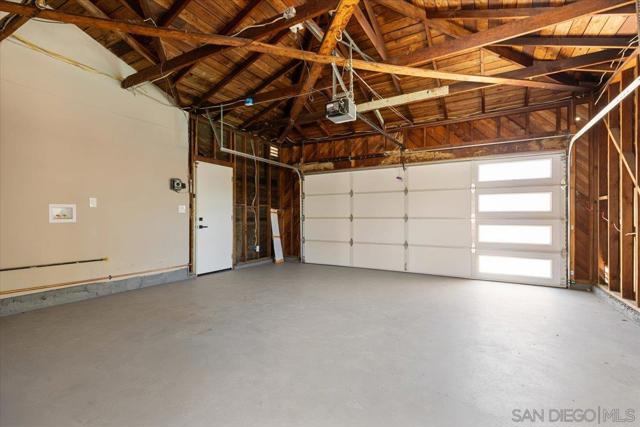 1967 Wedgemere Rd, El Cajon CA: https://media.crmls.org/mediaz/eed16080-5532-42fb-a820-da1e27071d83.jpg