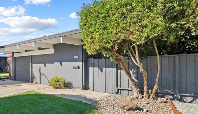 Image 4 of 43 For 2302 Fairglen Drive