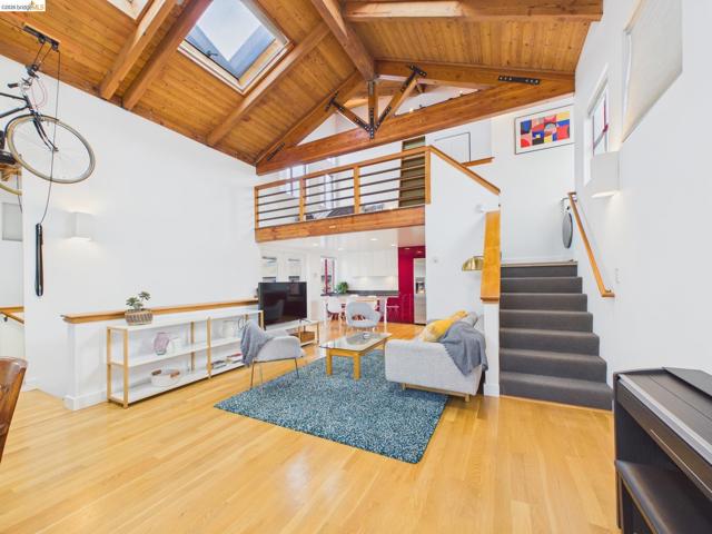 Image 6 of 38 For 2932 Filbert St 2