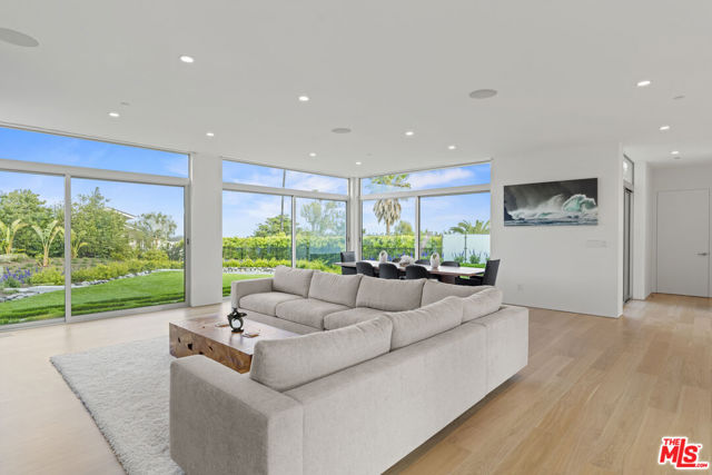 5738 Busch Drive, Malibu CA: https://media.crmls.org/mediaz/eed20e1e-2063-4b9e-9588-dd2facd484c6.jpg