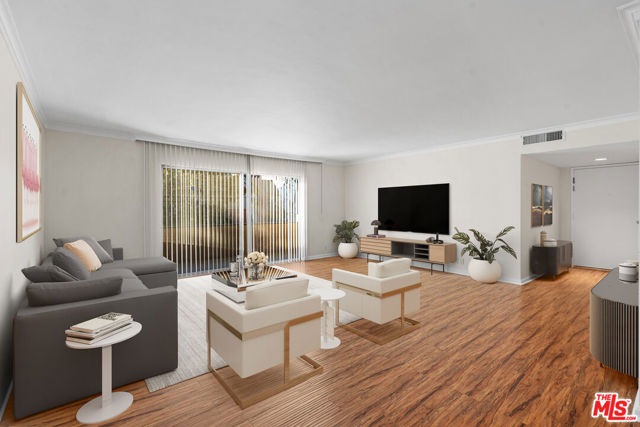 818 S Lucerne Boulevard, Los Angeles CA: https://media.crmls.org/mediaz/eed2208a-a914-432e-bb4f-a12f4c7747b3.jpg