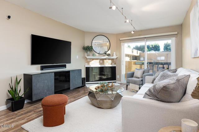 Detail Gallery Image 1 of 26 For 355 S Madison Ave #325,  Pasadena,  CA 91101 - 2 Beds | 2 Baths