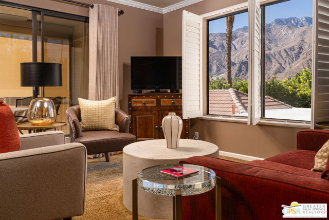 325 East Via Escuela, 324, Palm Springs