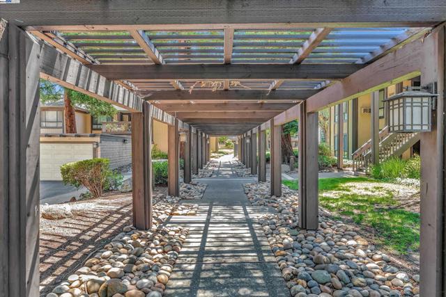 Image 28 of 31 For 39139 Argonaut Way  111