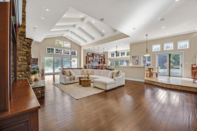 24 Timberview Ct., Danville CA: https://media.crmls.org/mediaz/eed288ff-511d-49d8-842b-b030f2f6d0d3.jpg
