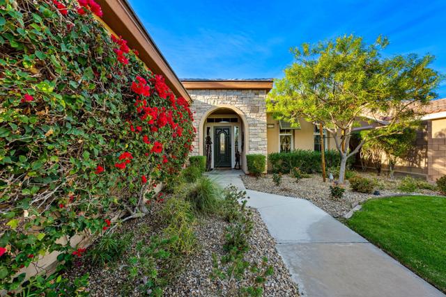 81172 Victoria Lane, La Quinta CA: https://media.crmls.org/mediaz/eed2a86b-3c35-4faf-9ed4-2ffa8a26d795.jpg