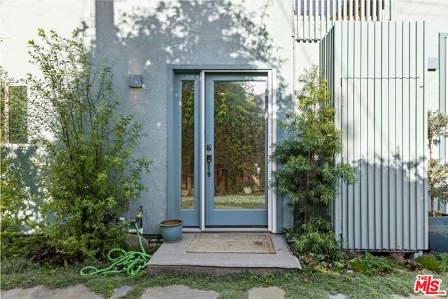 2329 Manning Avenue, Los Angeles CA: https://media.crmls.org/mediaz/eed2c9d4-a3d1-4317-bd61-2a2e53953878.jpg