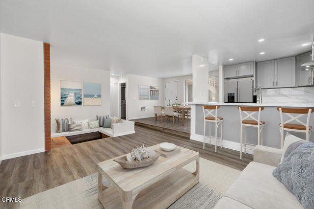 3107 Harbor Boulevard, Oxnard CA: https://media.crmls.org/mediaz/eed36ac0-573f-421b-8d73-7da1dec7d182.jpg