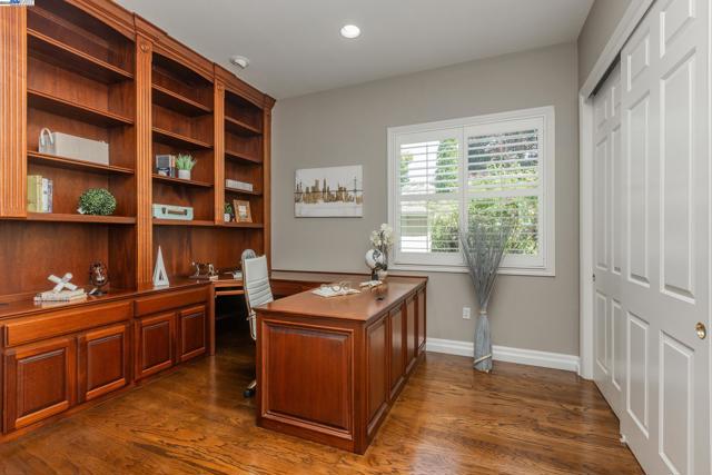 5633 Selena Ct, Pleasanton CA: https://media.crmls.org/mediaz/eed3eae7-e986-4a21-8ea1-202ef09bd728.jpg