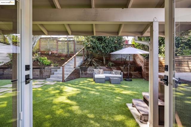 6605 Ascot Dr., Oakland CA: https://media.crmls.org/mediaz/eed40dcd-6be4-4f5e-aabc-3c2dc66920a7.jpg