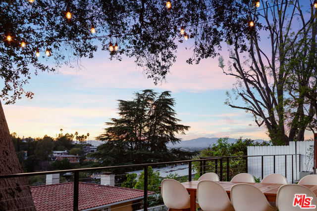 13513 Cheltenham Drive, Sherman Oaks CA: https://media.crmls.org/mediaz/eed448ec-f0f2-4630-9372-3cdda86f5ac2.jpg