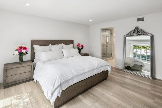 8590 Cliffridge Ave, La Jolla CA: https://media.crmls.org/mediaz/eed46aaa-0ad2-4617-ba83-2739228cd41f.jpg