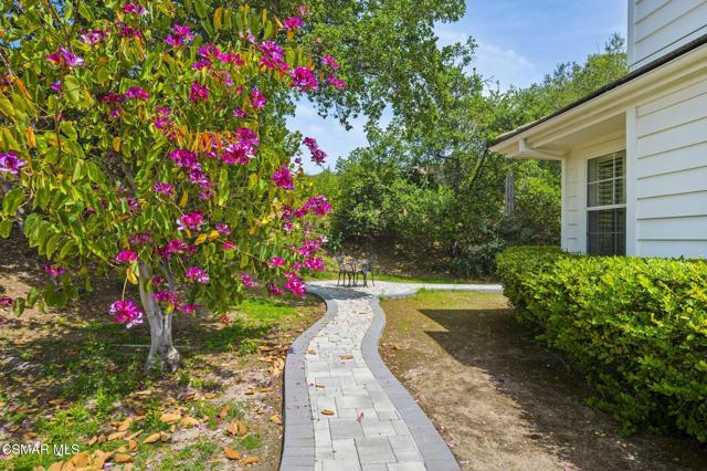 1662 E Janss Road, Thousand Oaks CA: https://media.crmls.org/mediaz/eed4c145-22ae-4e10-a32c-8a9947f5bff7.jpg
