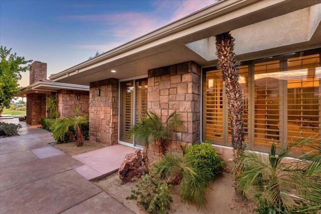 2 Deerfield Court, Rancho Mirage CA: https://media.crmls.org/mediaz/eed513f0-0b26-4796-8485-6813d33bd258.jpg