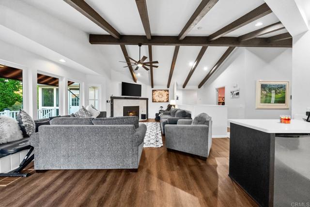 15425 Vista Vicente Dr, San Diego CA: https://media.crmls.org/mediaz/eed599ec-1a29-4d4d-8f63-7103cf27c6dc.jpg