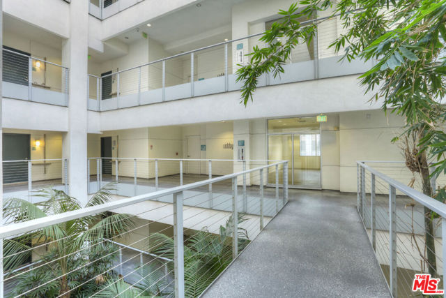 630 W 6th Street, Los Angeles CA: https://media.crmls.org/mediaz/eed66555-c160-478d-b70b-237f852feda1.jpg