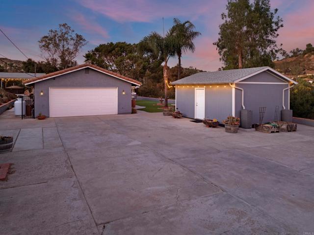 11152 Toyon Hill, Lakeside CA: https://media.crmls.org/mediaz/eed6c61a-4927-42bc-a5ac-53954831ff6f.jpg
