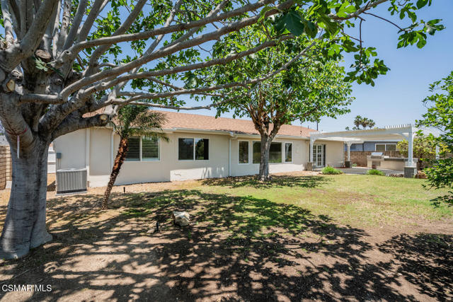 86 Teasdale Street, Thousand Oaks CA: https://media.crmls.org/mediaz/eed6ca2e-9004-40a0-a7cd-b240bce24f73.jpg