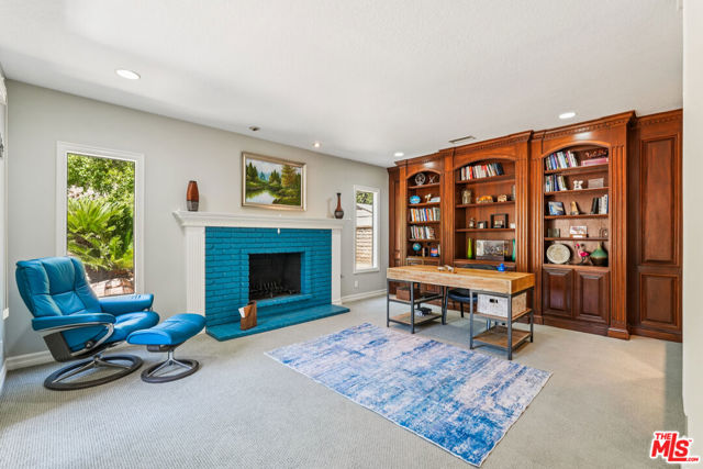 2084 Hopewell Court, Thousand Oaks CA: https://media.crmls.org/mediaz/eed725eb-5cf0-4cb6-a37c-87827821f984.jpg