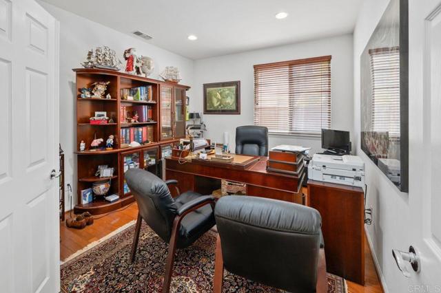 Detail Gallery Image 19 of 45 For 3971 via Cangrejo, San Diego,  CA 92130 - 4 Beds | 3 Baths