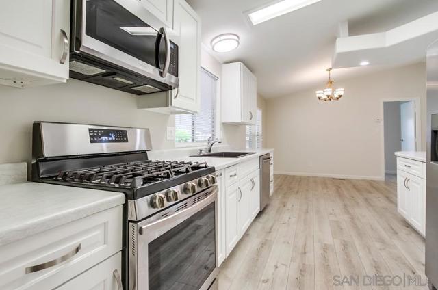1010 E Bobier, Vista CA: https://media.crmls.org/mediaz/eed80616-df7b-425d-8069-63685b16162e.jpg