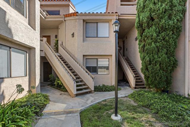 1914 Swallow Ln, Carlsbad CA: https://media.crmls.org/mediaz/eed84849-32cf-416c-bc64-1d465a61a1ea.jpg