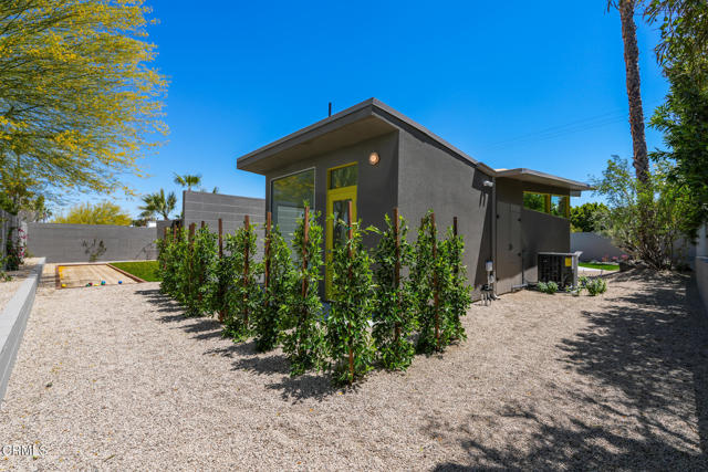 2839 N Davis Way, Palm Springs CA: https://media.crmls.org/mediaz/eed86065-f67d-4454-9f42-595042021872.jpg