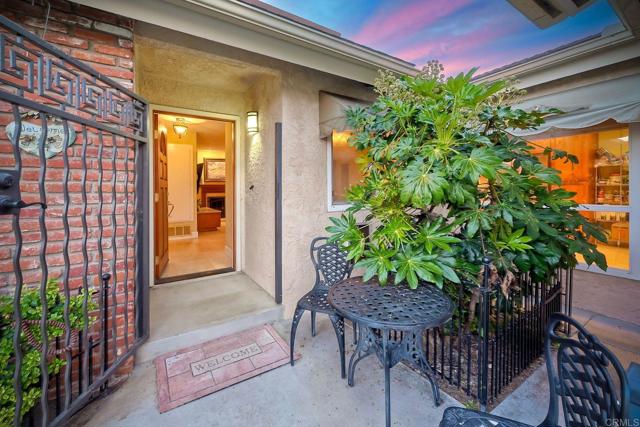 4410 Charger Boulevard, San Diego CA: https://media.crmls.org/mediaz/eed8cbf6-979e-4a4a-9b09-4b6a4462bde6.jpg