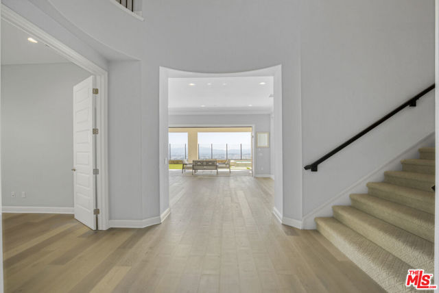 20326 W Liverpool Way, Porter Ranch CA: https://media.crmls.org/mediaz/eed91cb5-b3cc-46b7-984c-415ee46ac7a0.jpg